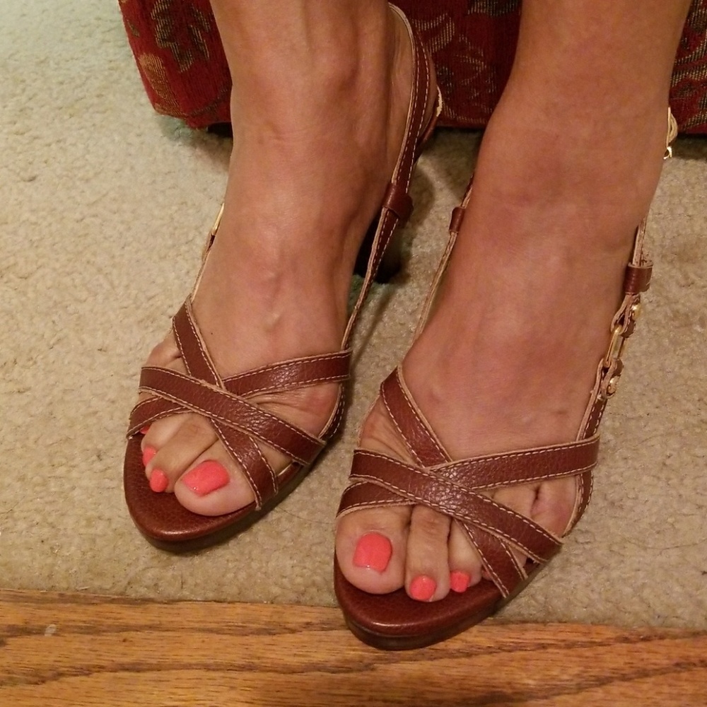 RL Brown leather heels with gold buckles